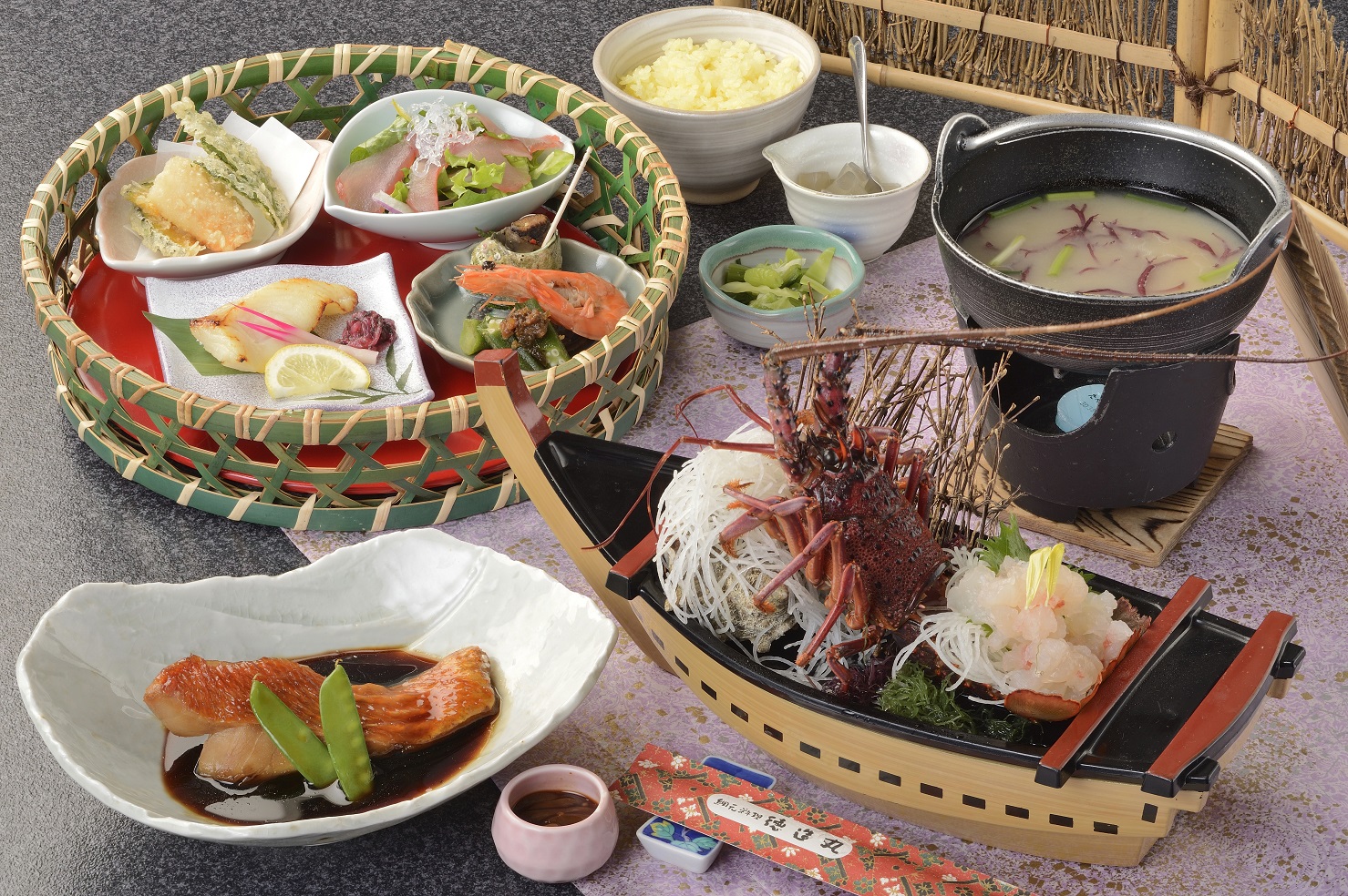 11 23 金 発 A 055稲取 徳造丸魚庵の豪華伊勢エビ料理の昼食と時の栖イルミネーション 相模原 橋本発バスツアー 社員旅行 団体旅行 北相トラベル